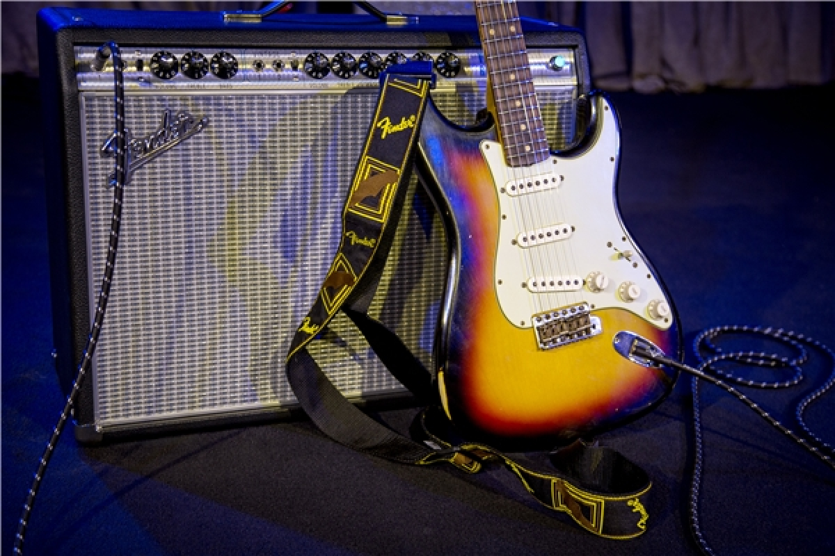 Ремінь гітарний FENDER STRAP 2" MONOGRAMMED BLACK/YELLOW/BROWN