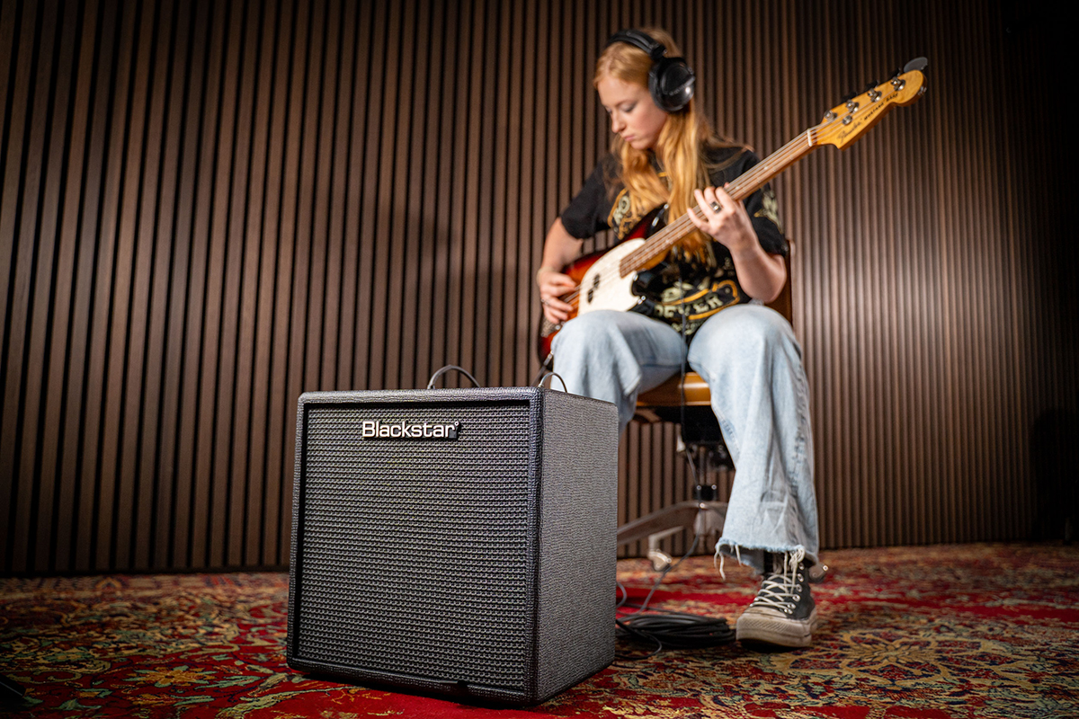 Гітарний комбопідсилювач BLACKSTAR DEBUT BASS 25